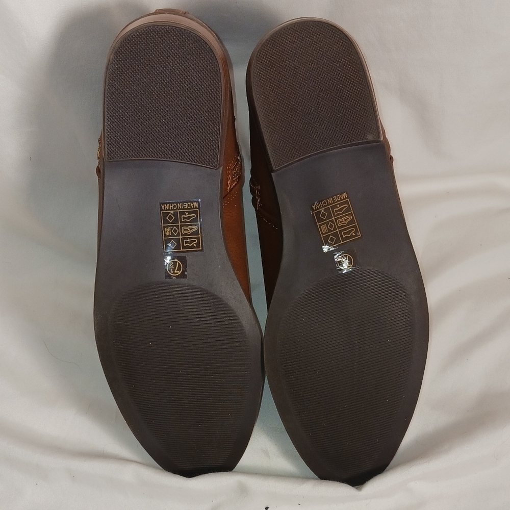 Journee Collection Ellis Faux Leather Zip-up Ankle Booties NWT - Picture 4 of 5